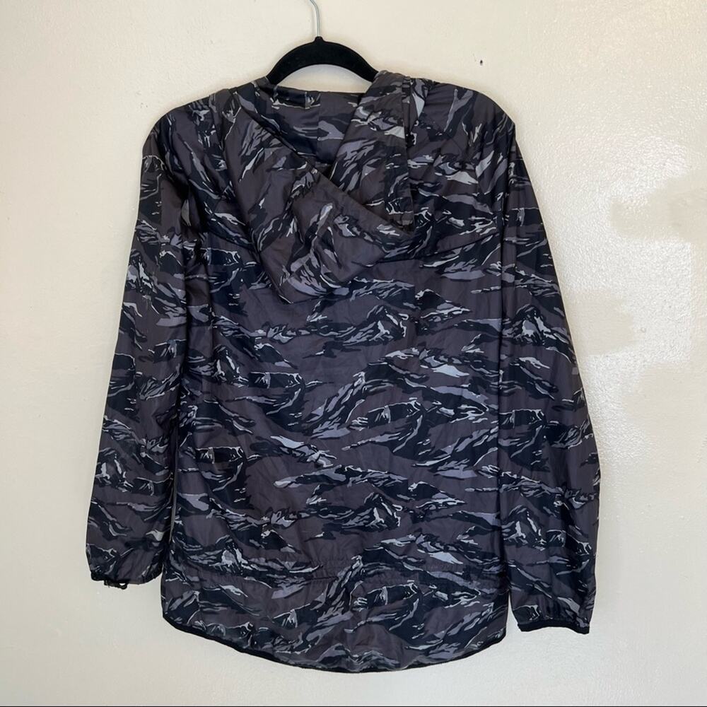 Nike Black and Grey Camo Lightweight Rain Jacket - Picture 5 of 5